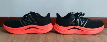 Used New Balance FuelCell Propel v4 bike — image 5 of 8
