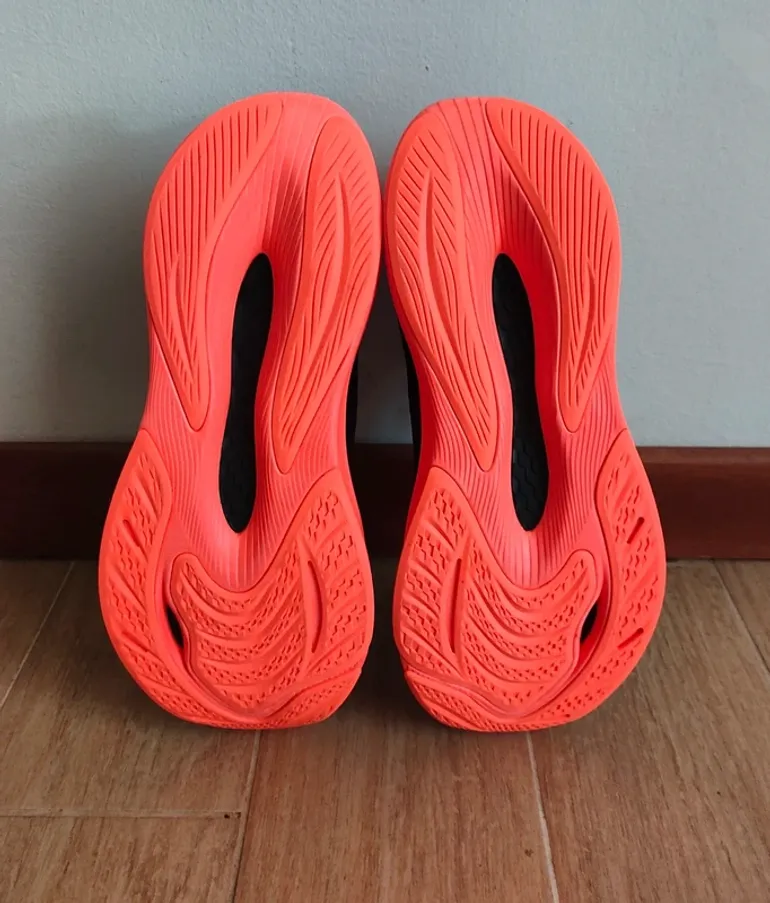 Used New Balance FuelCell Propel v4 bike — image 4 of 8