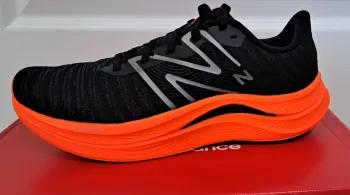 Used New Balance mfcprlo4 Running Shoes