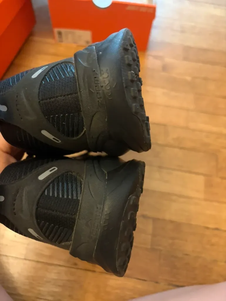 Used Nike Vomero 18 bike — image 7 of 9