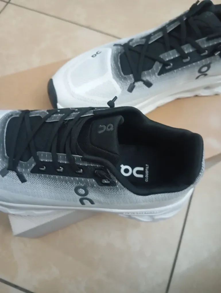 On Running Shoes bike d'occasion — image 2 sur 4