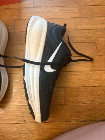 Used Nike Vomero 18 bike — image 7 of 10