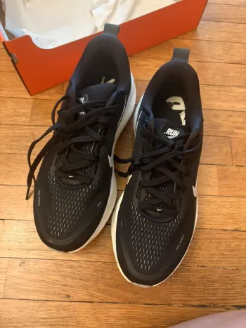 Używany Nike Vomero 18 Running Shoes