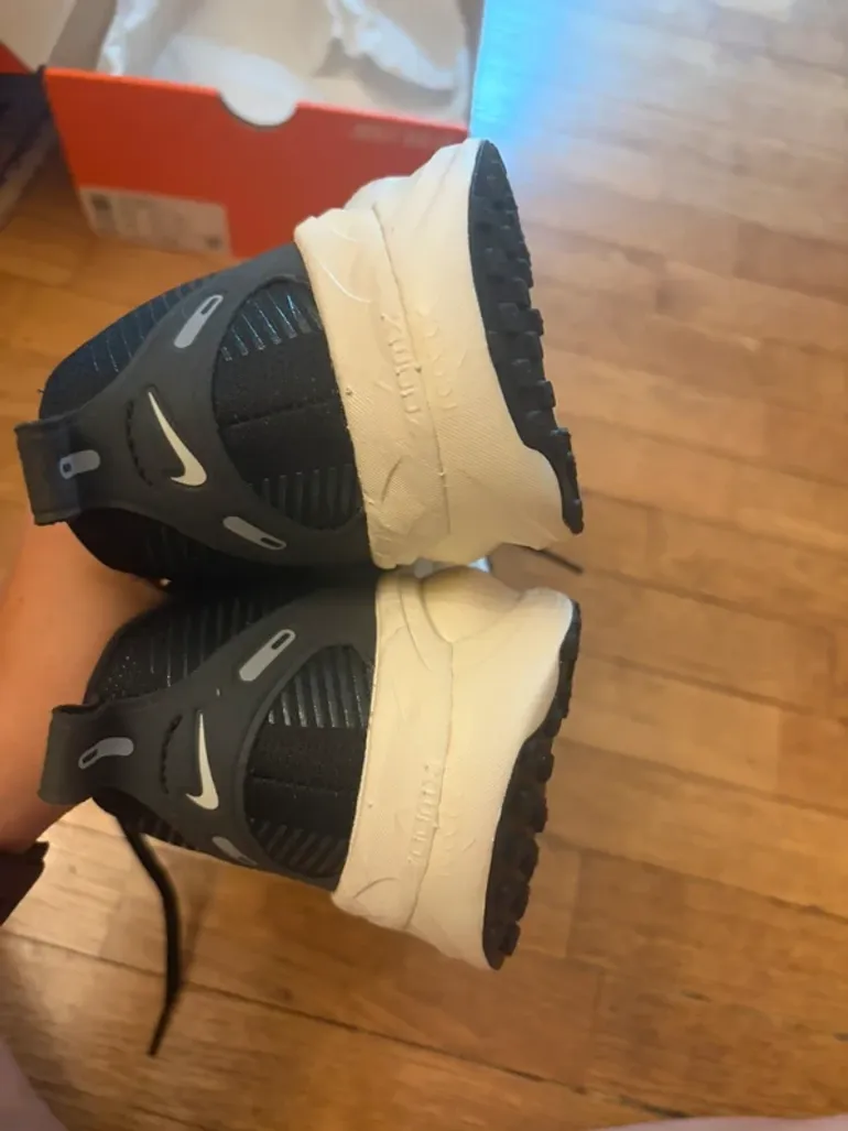 Used Nike Vomero 18 bike — image 8 of 10