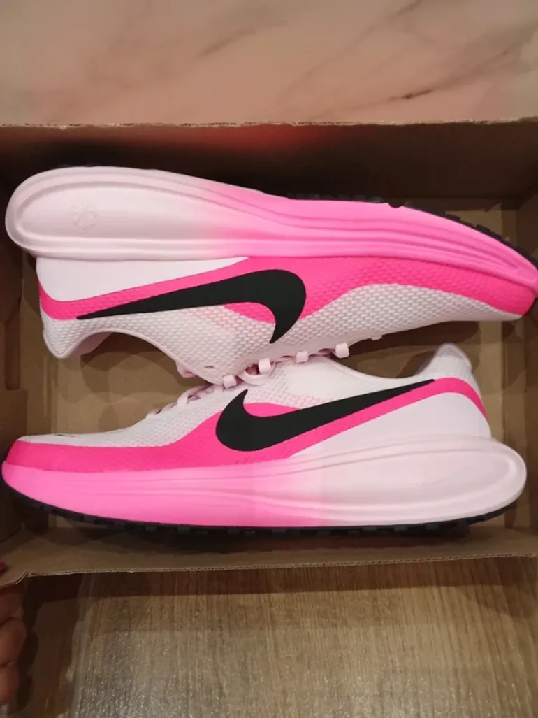 Nike Revolution 8 bike d'occasion — image 9 sur 10