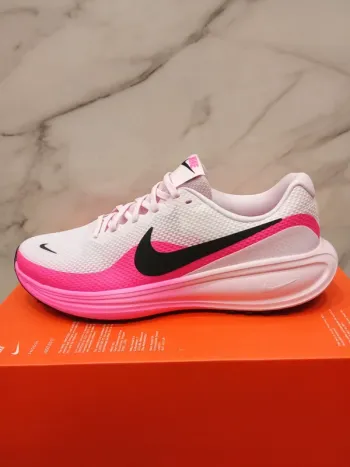 Nike Revolution 8 bike d'occasion — image 2 sur 10