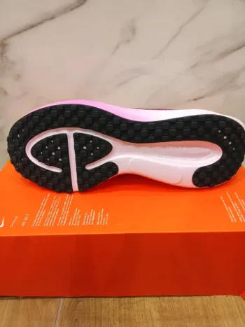 Nike Revolution 8 bike d'occasion — image 8 sur 10