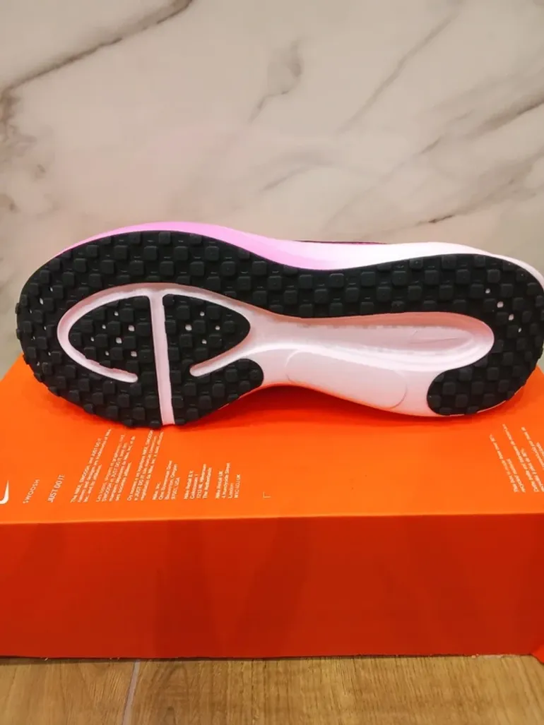 Nike Revolution 8 bike d'occasion — image 8 sur 10
