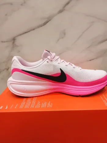 Nike Revolution 8 bike d'occasion — image 3 sur 10