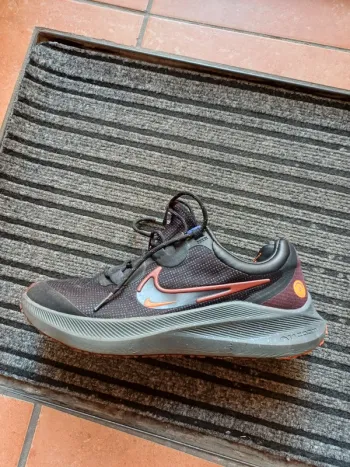 Used Nike Zoom Winflo 8 Shield bike — image 2 of 7