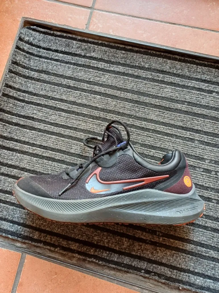Used Nike Zoom Winflo 8 Shield bike — image 2 of 7