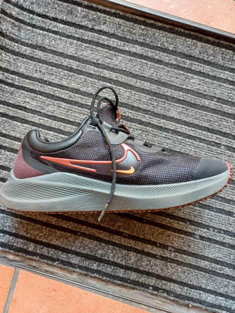 Used Nike Zoom Winflo 8 Shield bike — image 4 of 7