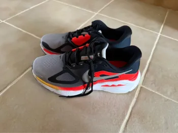 Used Nike Structure ZoomX bike — image 4 of 6