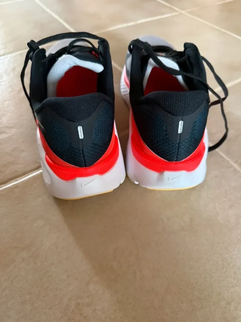 Used Nike Structure ZoomX bike — image 3 of 6