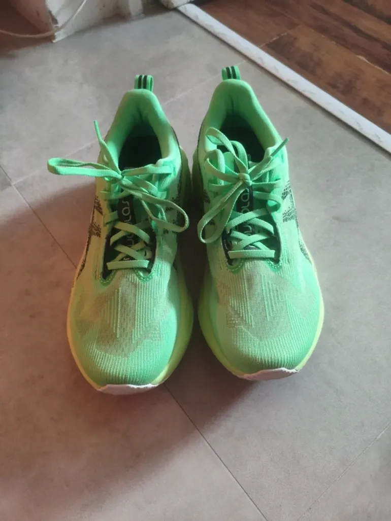 Asics Novablast bike d'occasion — image 2 sur 5