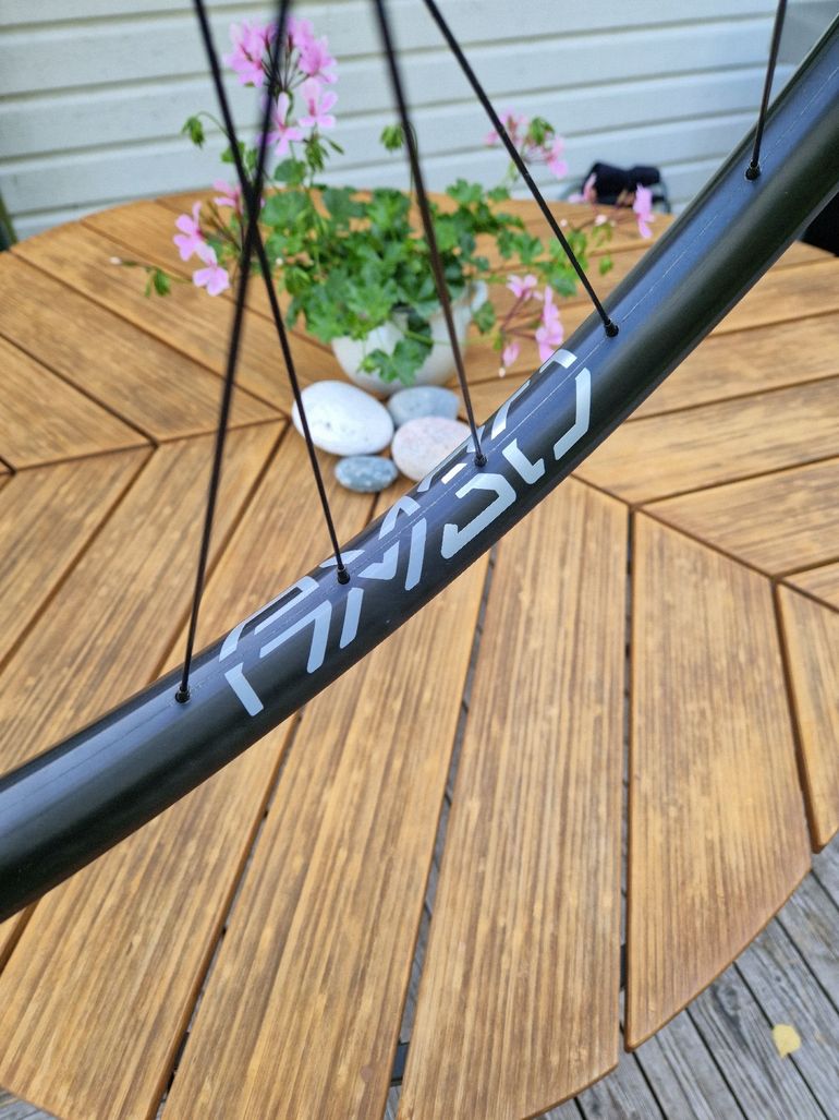 Brugt Enve AM30 Carbon Front Wheel bike — billede 3 af 6