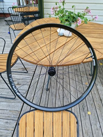Brugt Enve AM30 Carbon Front Wheel bike — billede 1 af 6