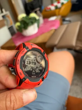 Käytetty Garmin Instinct 2x Solar Electronics