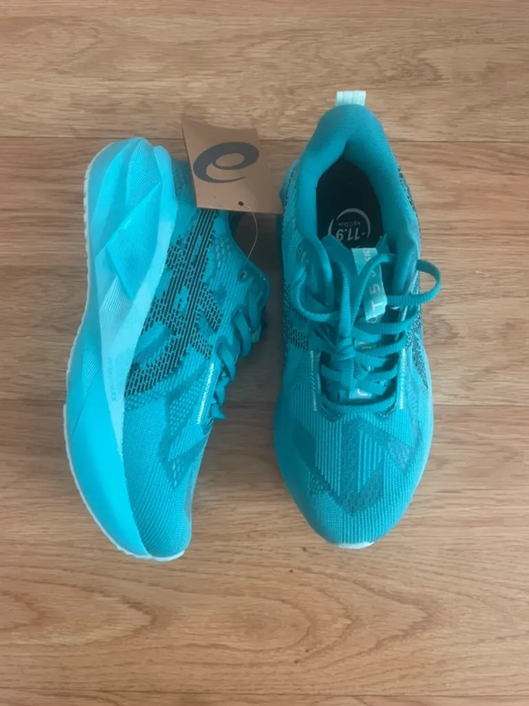 Brugt Asics Novablast 5 bike — billede 2 af 4