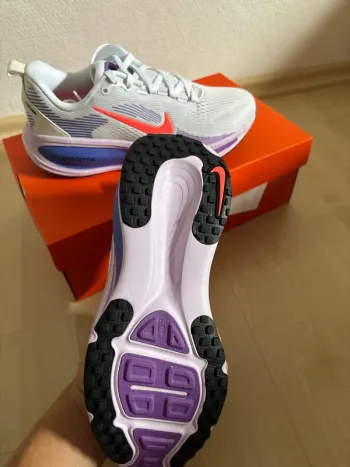 Used Nike Vomero 18 bike — image 4 of 6