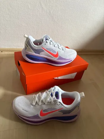 Używany Nike Vomero 18 Running Shoes
