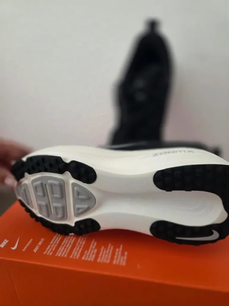 Nike Vomero 18 bike d'occasion — image 7 sur 9