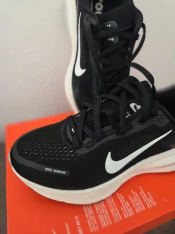 Nike Vomero 18 bike d'occasion — image 2 sur 9