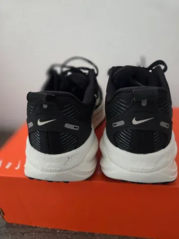 Nike Vomero 18 bike d'occasion — image 6 sur 9