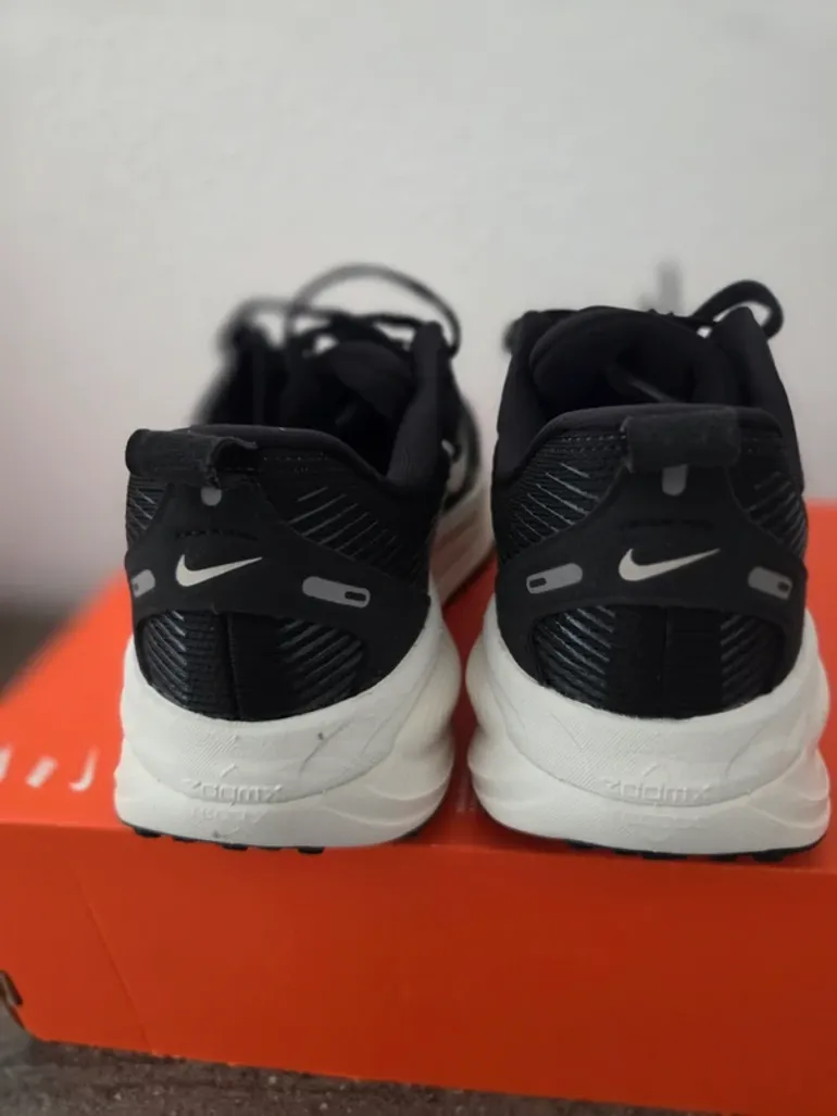 Nike Vomero 18 bike d'occasion — image 6 sur 9