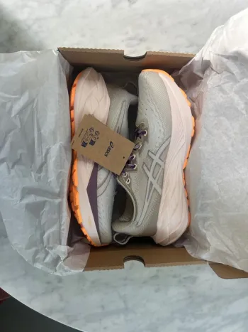Asics Novablast 4 TR Running Shoes d'occasion