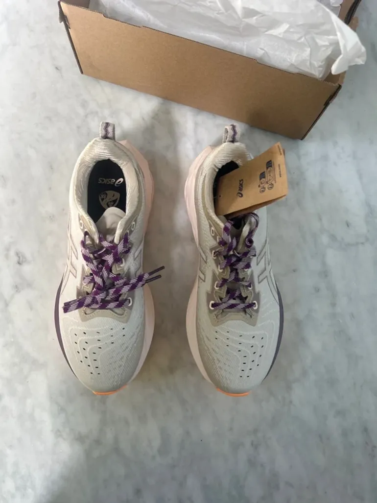 Asics Novablast 4 TR bike d'occasion — image 3 sur 6