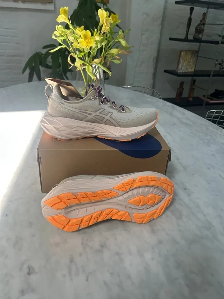 Asics Novablast 4 TR bike d'occasion — image 5 sur 6