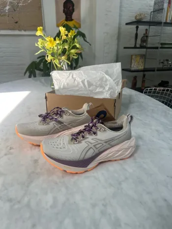 Asics Novablast 4 TR bike d'occasion — image 2 sur 6