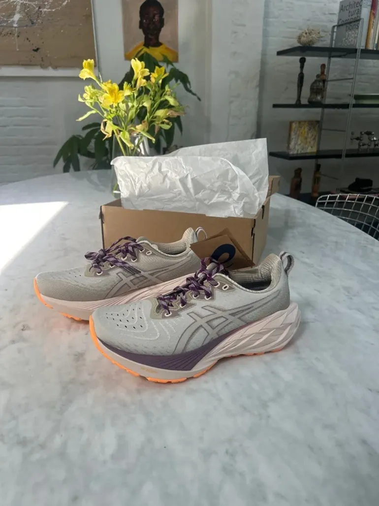Asics Novablast 4 TR bike d'occasion — image 2 sur 6