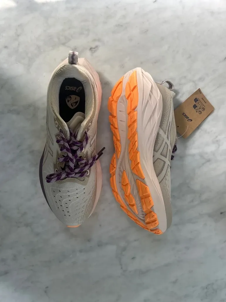 Asics Novablast 4 TR bike d'occasion — image 4 sur 6
