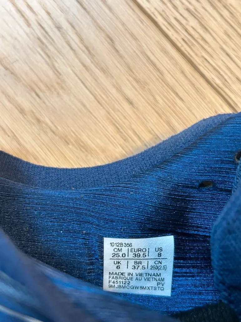 Used Asics Gel Nimbus 25 bike — image 4 of 5