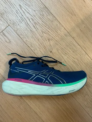 Used Asics Gel Nimbus 25 Running Shoes