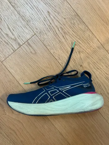 Used Asics Gel Nimbus 25 bike — image 3 of 5