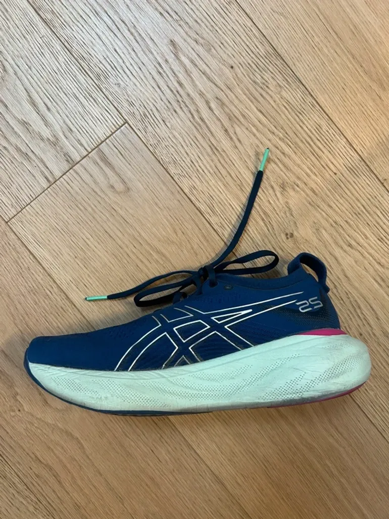 Used Asics Gel Nimbus 25 bike — image 3 of 5