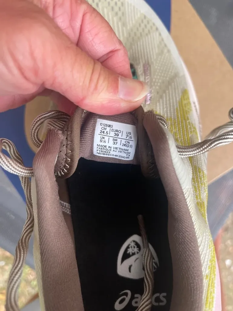 Used Asics Novablast 5 bike — image 4 of 7