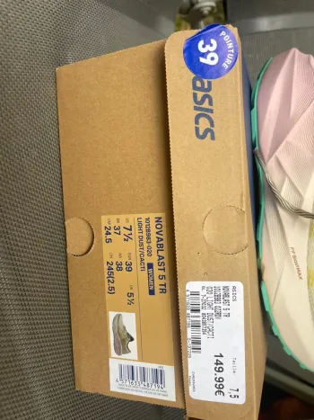 Used Asics Novablast 5 bike — image 5 of 7