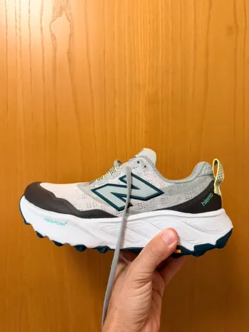 New Balance Hierro v9 bike usato — immagine 2 di 6
