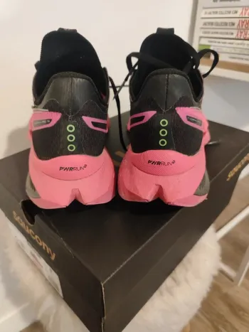 Used Saucony Running Shoes bike — image 3 of 15