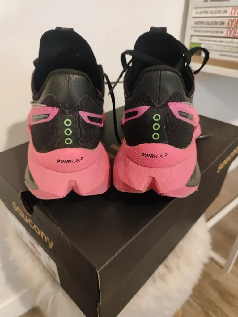 Used Saucony Running Shoes bike — image 3 of 15