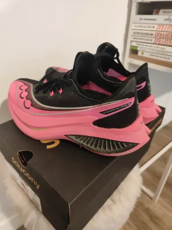 Used Saucony Running Shoes bike — image 2 of 15