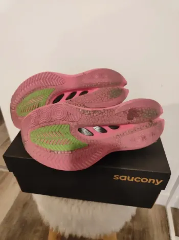 Used Saucony Running Shoes bike — image 6 of 15