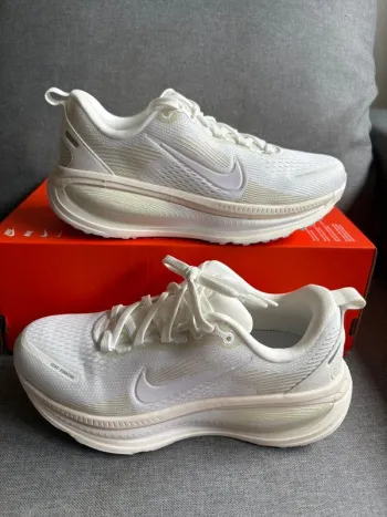 Tweedehands Nike Vomero 18 Running Shoes