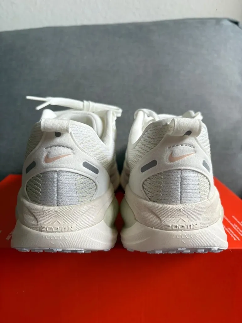 Tweedehands Nike Vomero 18 bike — afbeelding 5 van 7