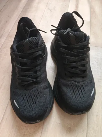 Käytetty Hoka Shoes size 36 Running Shoes