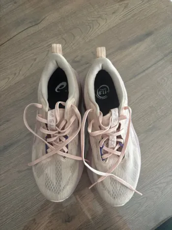 Tweedehands Asics Novablast 5 Running Shoes
